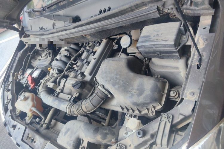 Used Dongfeng Fengon 330 2014 1.5L Manual Comfort Version DK15-02 Engine Bay Left