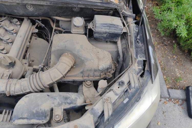 Used Dongfeng Fengon 330 2014 1.5L Manual Utility Version DK15 Engine Bay Left