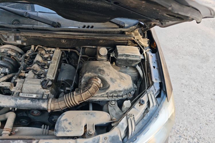 Used Dongfeng Fengon 330 2014 1.5L Manual Comfort Version DK15-02 Engine Bay Left