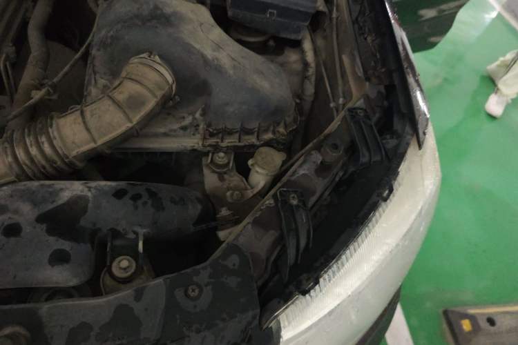 Used Dongfeng Fengon 330 2014 1.5L Manual Utility Version DK15 Engine Bay Left