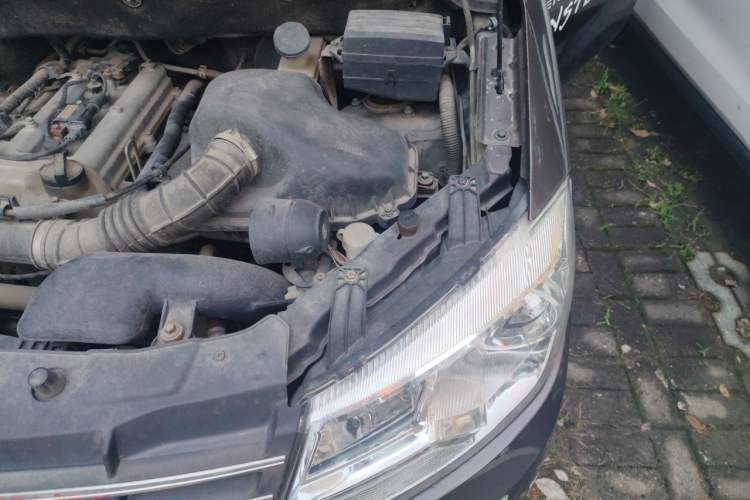 Used Dongfeng Fengon 330 2014 1.5L Manual Utility Version DK15 Engine Bay Left