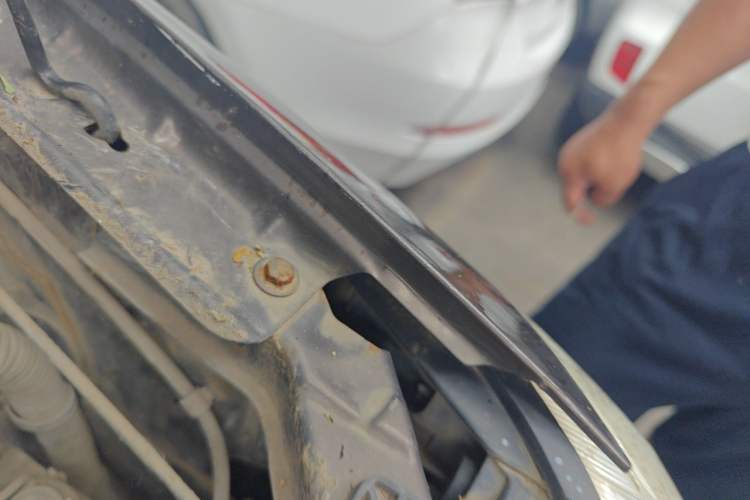 Used Dongfeng Fengon 330 2014 1.2L Manual Practical Version DK12-07 Engine Bay Left