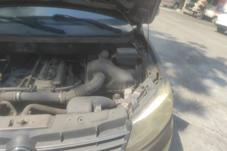 Used Dongfeng Fengon 330 2014 1.5L Manual Standard Edition DK15-02 Engine Bay Left