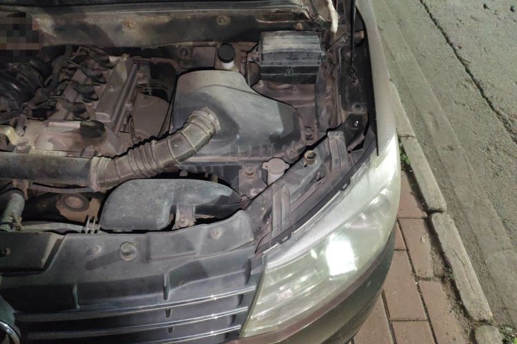 Used Dongfeng Fengon 330  Engine Bay Left