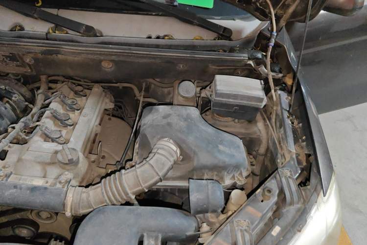 Used Dongfeng Fengon 330 2014 1.5L Manual Utility Version DK15 Engine Bay Left