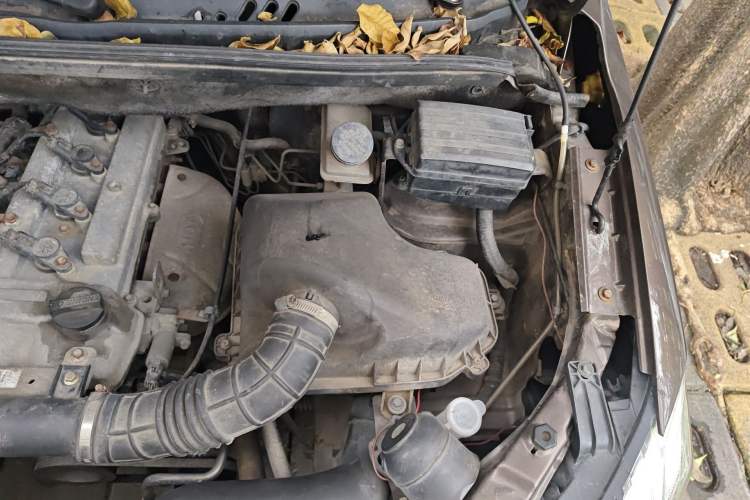 Used Dongfeng Fengon 330 2014 1.5L Manual Utility Version DK15 Engine Bay Left
