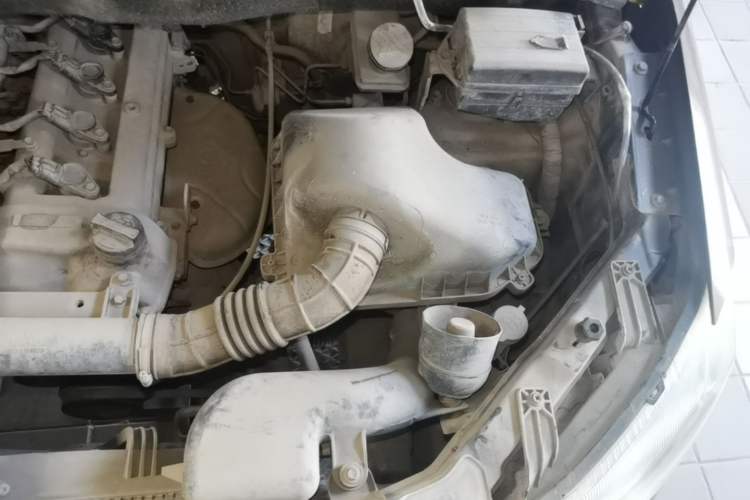 Used Dongfeng Fengon 330 2014 1.5L Manual Standard Edition DK15-02 Engine Bay Left