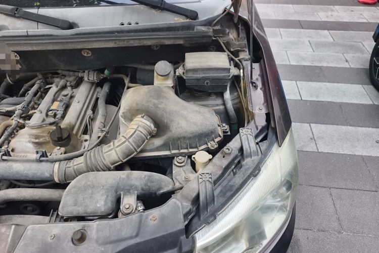 Used Dongfeng Fengon 330 2014 1.5L Manual Utility Version DK15 Engine Bay Left