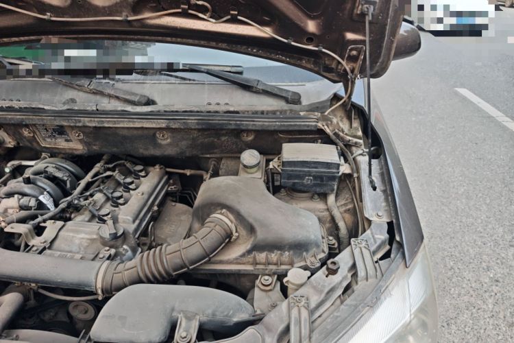 Used Dongfeng Fengon 330 2014 1.5L Manual Standard Edition DK15-02 Engine Bay Left