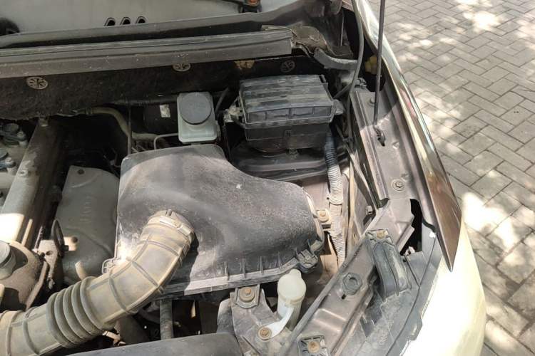 Used Dongfeng Fengon 330 2014 1.5L Manual Utility Version DK15 Engine Bay Left