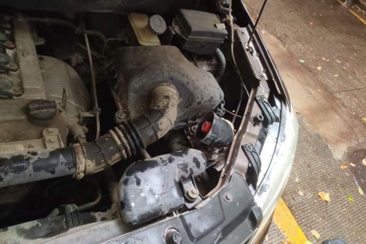 Used Dongfeng Fengon 330 2014 1.5L Manual Utility Version DK15 Engine Bay Left