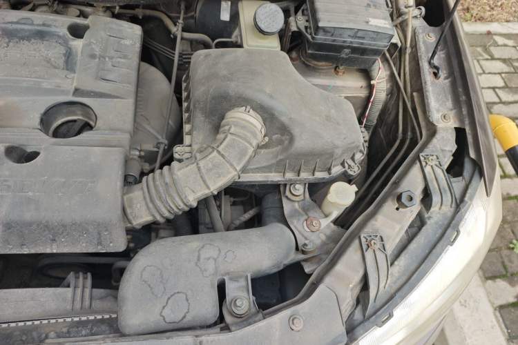 Used Dongfeng Fengon 330 2014 1.5L Manual Utility Version DK15 Engine Bay Left