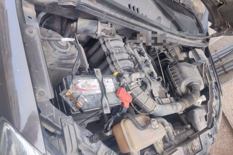 Used Dongfeng Fengon 330 2014 1.5L Manual Comfort Version DK15-02 Engine Bay Right