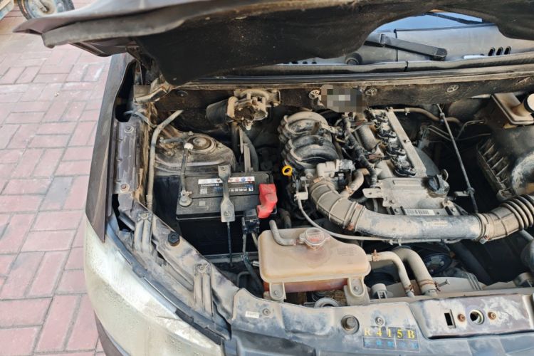 Used Dongfeng Fengon 330 2014 1.5L Manual Comfort Version DK15-02 Engine Bay Right