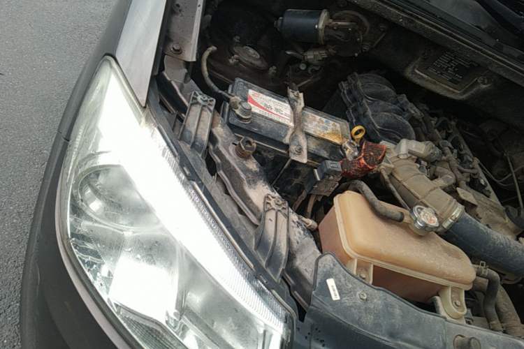 Used Dongfeng Fengon 330 2014 1.5L Manual Utility Version DK15 Engine Bay Right