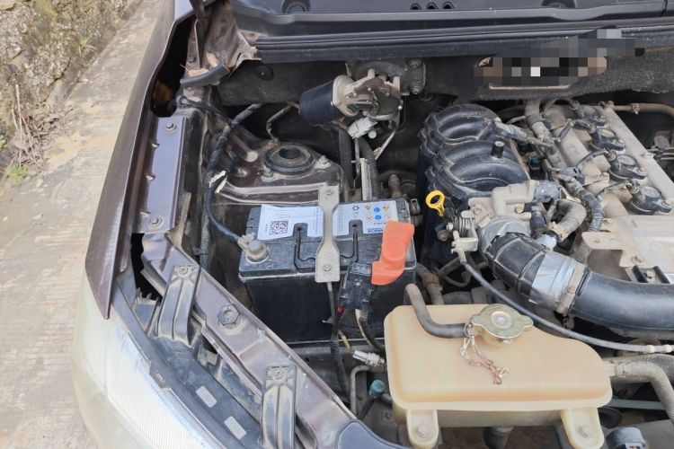 Used Dongfeng Fengon 330 2014 1.5L Manual Utility Version DK15 Engine Bay Right