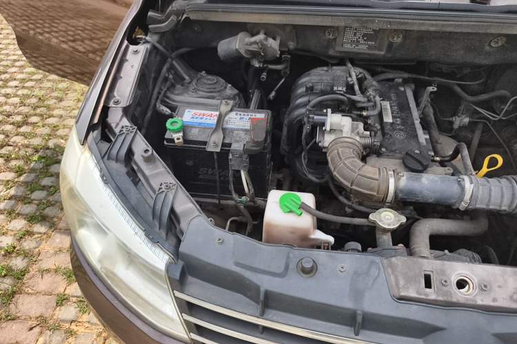 Used Dongfeng Fengon 330 2014 1.2L Manual Practical Version DK12-07 Engine Bay Right