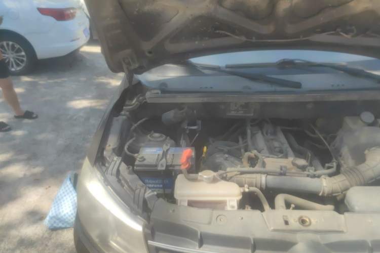 Used Dongfeng Fengon 330 2014 1.5L Manual Standard Edition DK15-02 Engine Bay Right