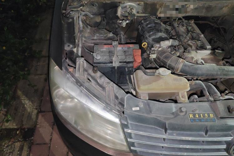 Used Dongfeng Fengon 330  Engine Bay Right