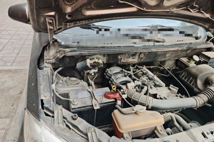 Used Dongfeng Fengon 330 2014 1.5L Manual Standard Edition DK15-02 Engine Bay Right