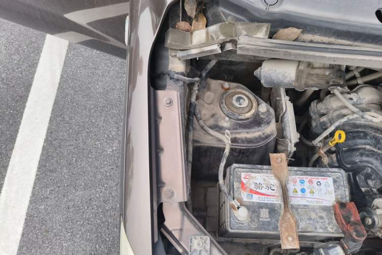 Used Dongfeng Fengon 330 2014 1.5L Manual Standard Edition DK15-02 Engine Bay Right