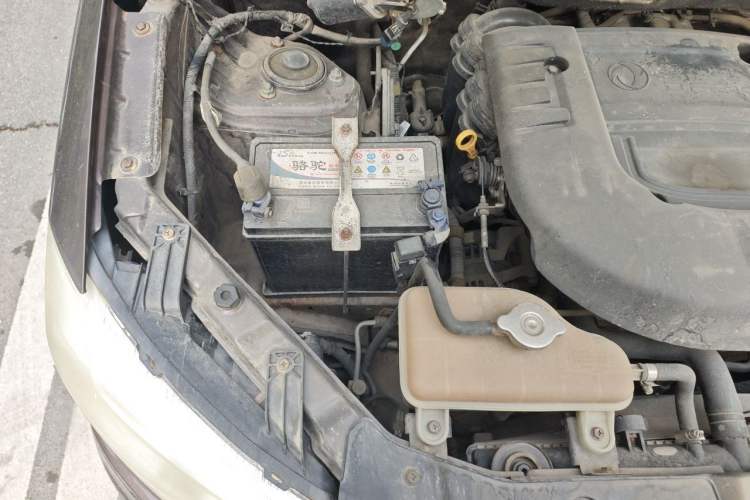 Used Dongfeng Fengon 330 2014 1.5L Manual Utility Version DK15 Engine Bay Right