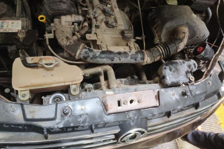 Used Dongfeng Fengon 330 2014 1.5L Manual Utility Version DK15 Engine Bay