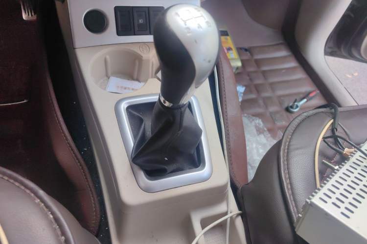 Used Dongfeng Fengon 330 2014 1.5L Manual Comfort Version DK15-02 Gear Lever
