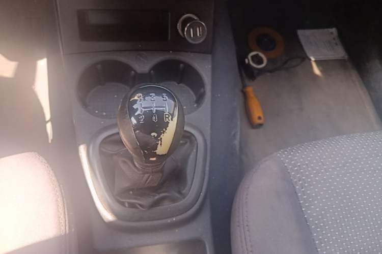 Used Dongfeng Fengon 330 2014 1.5L Manual Utility Version DK15 Gear Lever