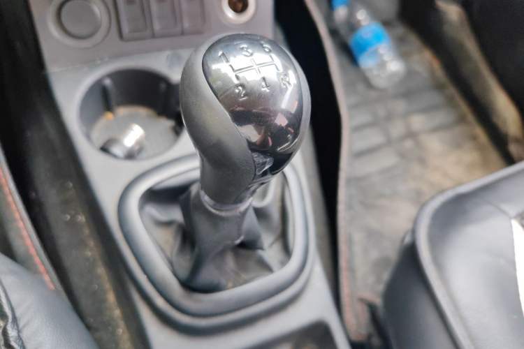 Used Dongfeng Fengon 330 2014 1.5L Manual Utility Version DK15 Gear Lever