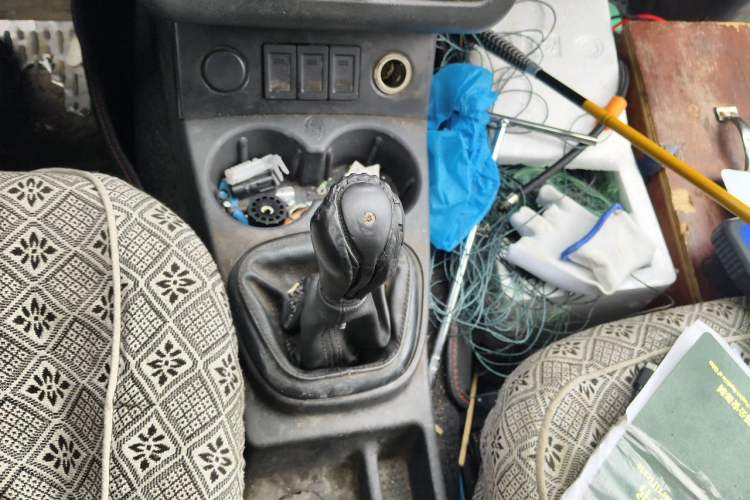 Used Dongfeng Fengon 330 2014 1.5L Manual Utility Version DK15 Gear Lever