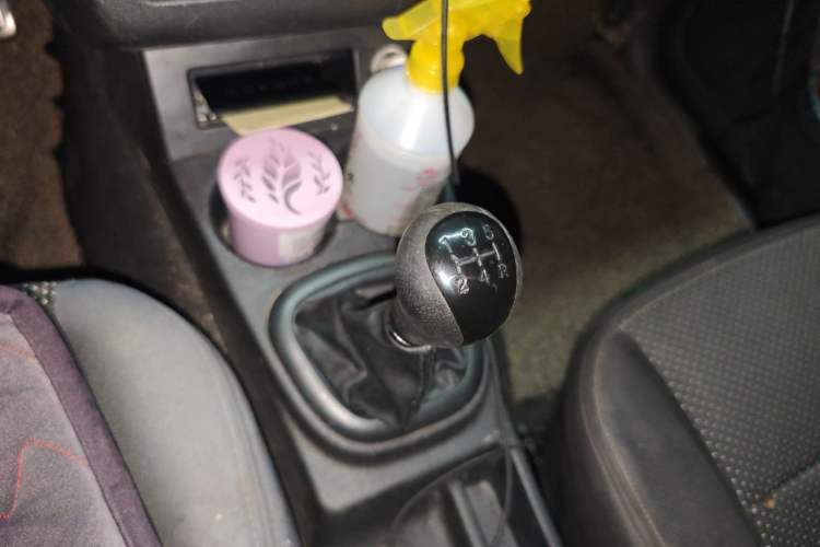 Used Dongfeng Fengon 330 2014 1.5L Manual Utility Version DK15 Gear Lever