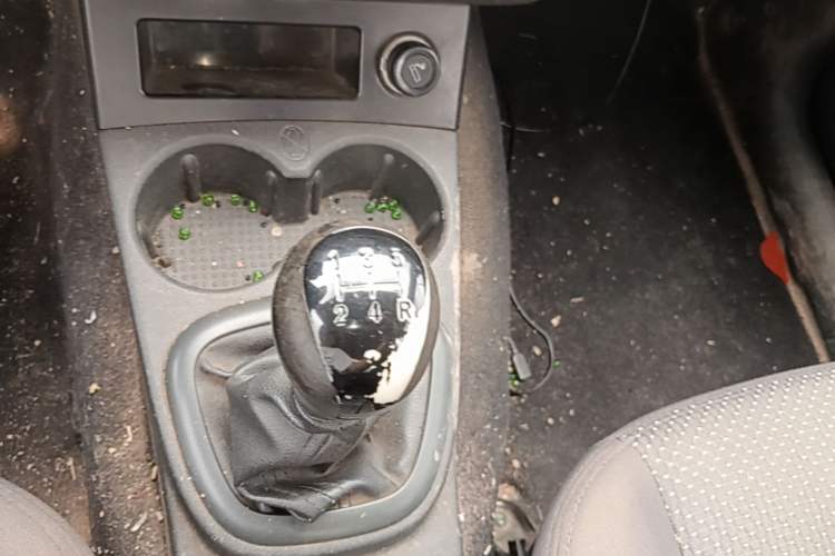 Used Dongfeng Fengon 330 2014 1.5L Manual Utility Version DK15 Gear Lever