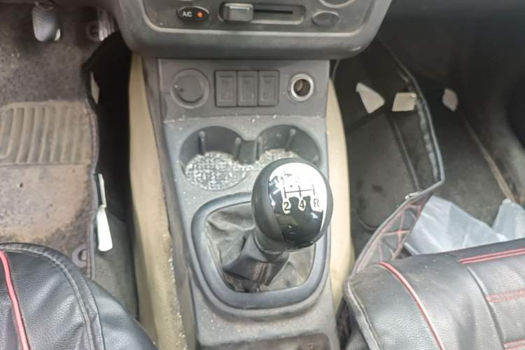 Used Dongfeng Fengon 330 2014 1.2L Manual Practical Version DK12-07 Gear Lever