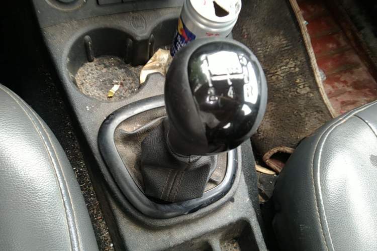 Used Dongfeng Fengon 330 2014 1.5L Manual Utility Version DK15 Gear Lever