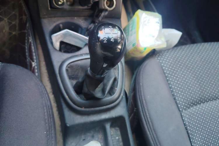 Used Dongfeng Fengon 330 2014 1.5L Manual Utility Version DK15 Gear Lever
