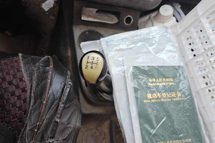 Used Dongfeng Fengon 330 2014 1.5L Manual Utility Version DK15 Gear Lever