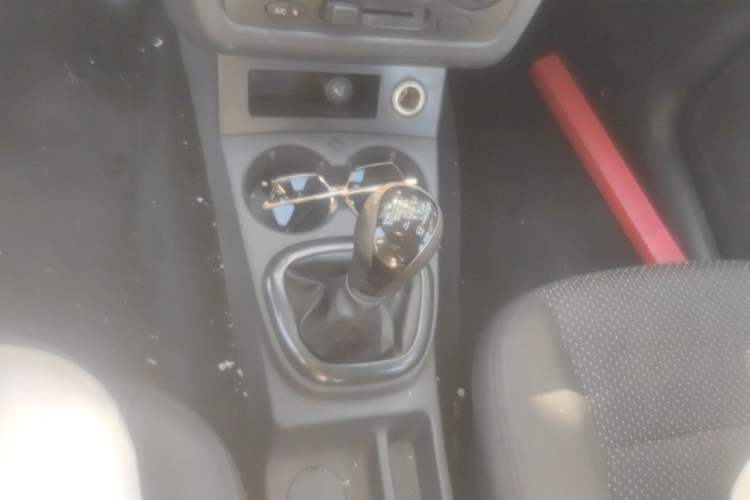 Used Dongfeng Fengon 330 2014 1.5L Manual Standard Edition DK15-02 Gear Lever