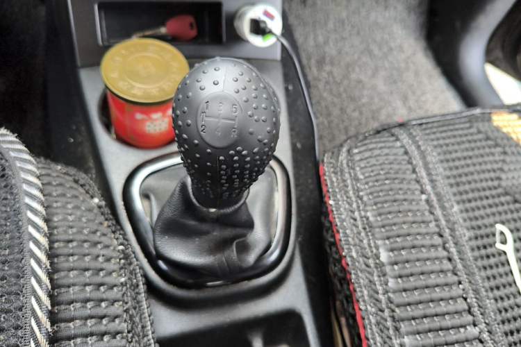 Used Dongfeng Fengon 330 2014 1.5L Manual Utility Version DK15 Gear Lever