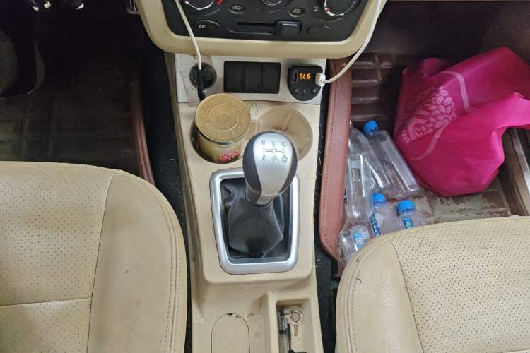 Used Dongfeng Fengon 330 2014 1.5L Manual Utility Version DK15 Gear Lever