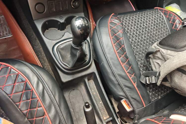 Used Dongfeng Fengon 330 2014 1.5L Manual Standard Edition DK15-02 Gear Lever