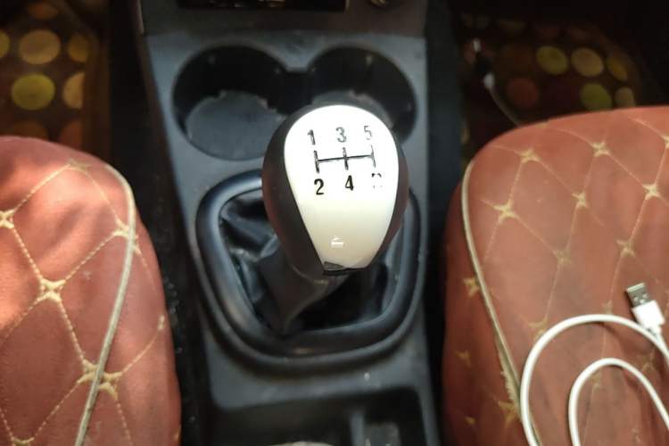 Used Dongfeng Fengon 330 2014 1.5L Manual Utility Version DK15 Gear Lever