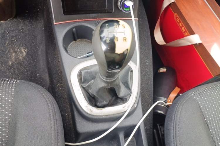 Used Dongfeng Fengon 330 2014 1.5L Manual Utility Version DK15 Gear Lever