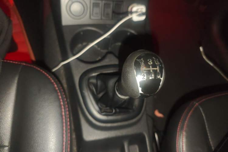 Used Dongfeng Fengon 330 2014 1.5L Manual Utility Version DK15 Gear Lever