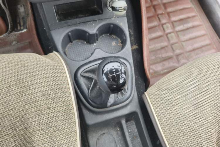 Used Dongfeng Fengon 330 2014 1.5L Manual Standard Edition DK15-02 Gear Lever