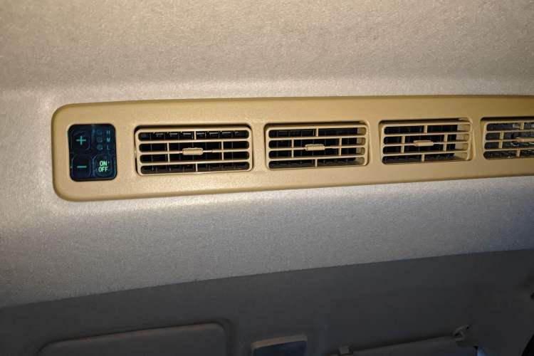 Used Dongfeng Fengon 330 2014 1.5L Manual Utility Version DK15 Headliner