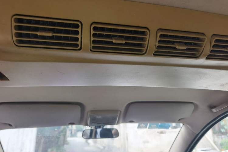 Used Dongfeng Fengon 330 2014 1.5L Manual Utility Version DK15 Headliner