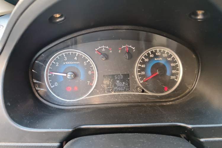 Used Dongfeng Fengon 330 2014 1.5L Manual Comfort Version DK15-02 Instrument Cluster