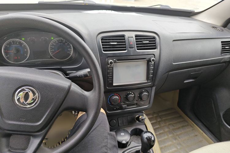 Used Dongfeng Fengon 330 2014 1.5L Manual Utility Version DK15 Interior 3