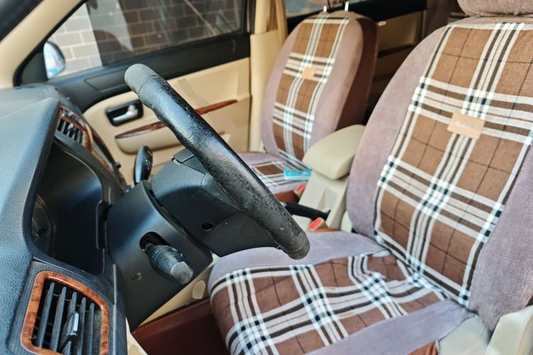 Used Dongfeng Fengon 330 2014 1.5L Manual Comfort Version DK15-02 Left Front Seat